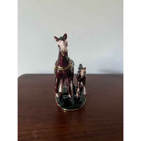 Cherished Treasures Vintage Arabian Mare & Foal Rhinestone Enamel Trinket Box - Picture 4 of 8